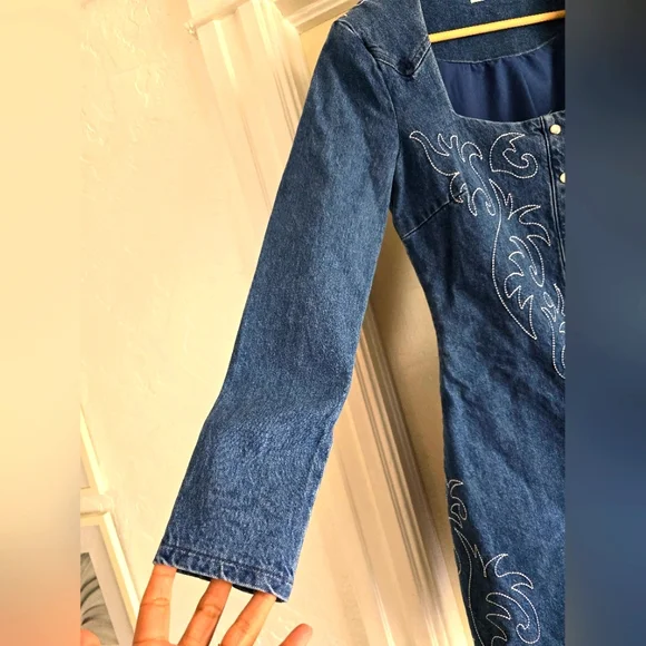 Avec Les Filles Western Embroidered Long Sleeve Denim Dress - Picture 8 of 12